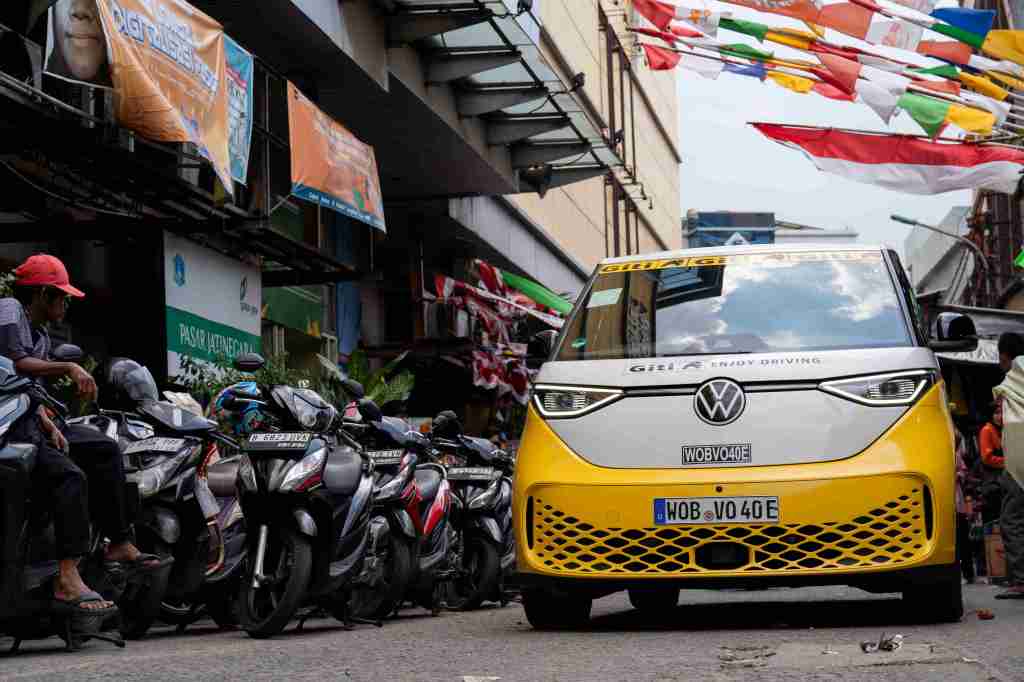 Menjelajahi Jakarta Bersama Rainer Zietlow dan ID.&nbsp;BUZZ